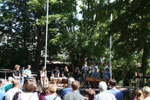 ...mit aktuellen Liedern.