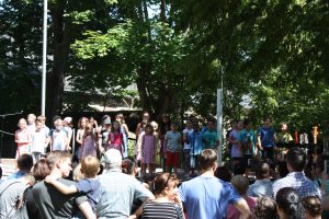 Toller Auftritt des Chors ...