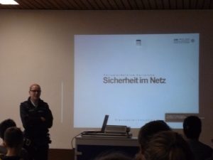 Frau Glasstetter im Vortrag.